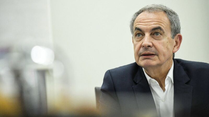 Sánchez defiende a Zapatero y niega mediación en Plus Ultra