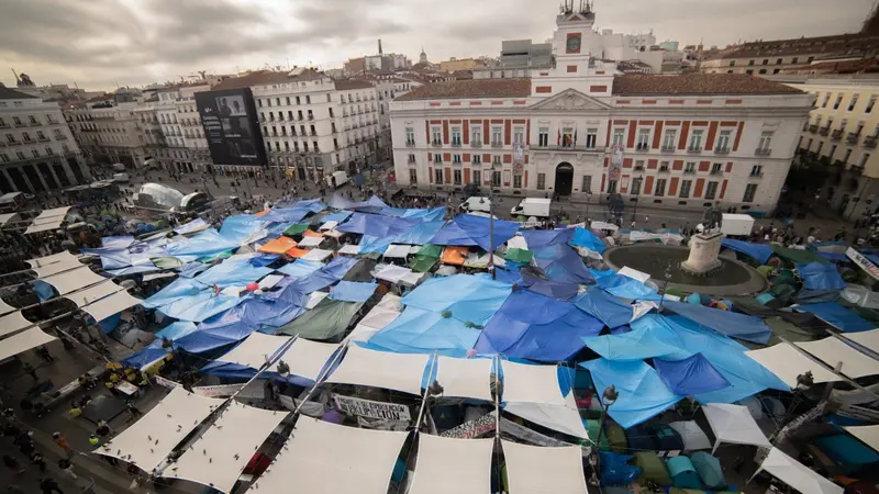 La acampada de Sol aplaza la exposici&oacute;n de Hispanidad
