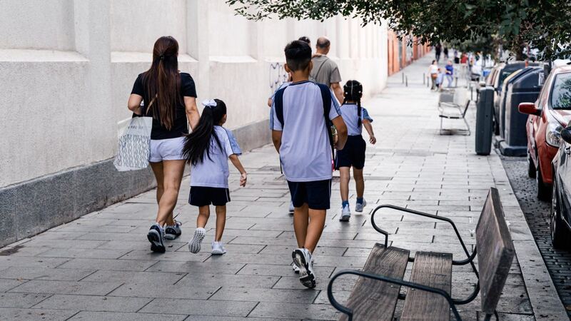 Los docentes madrileños podrán ganar 350 euros más al mes