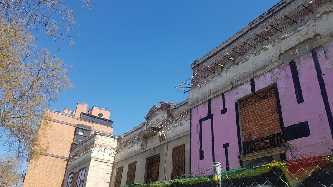 Vecinos denuncian ratas y basura en un palacete de Carabanchel