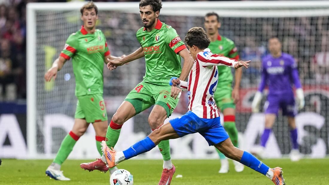 El Atlético busca vencer a Osasuna antes del derbi