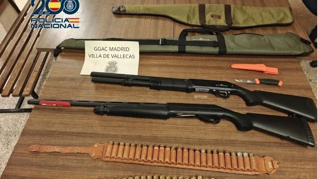 Detienen a un hombre tras persecución en Villa de Vallecas por dos escopetas