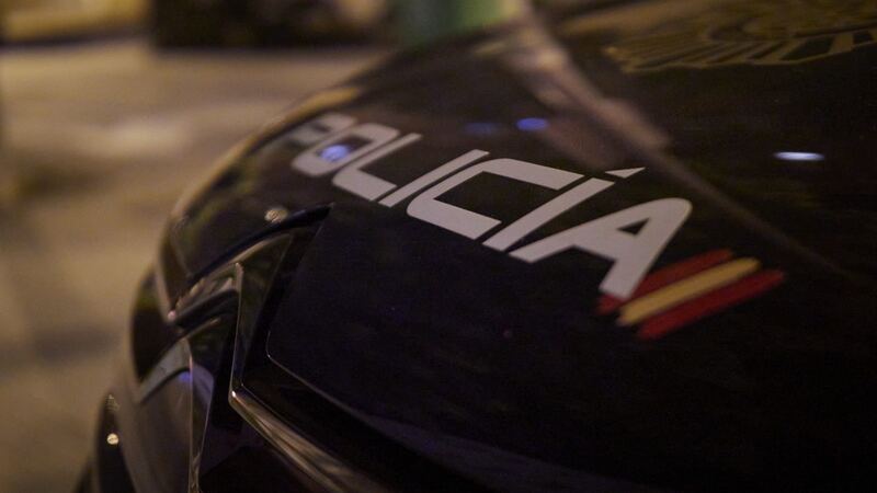 La Policía Nacional detiene a dos hombres por robar y agredir al encargado de una tienda en el distrito Centro