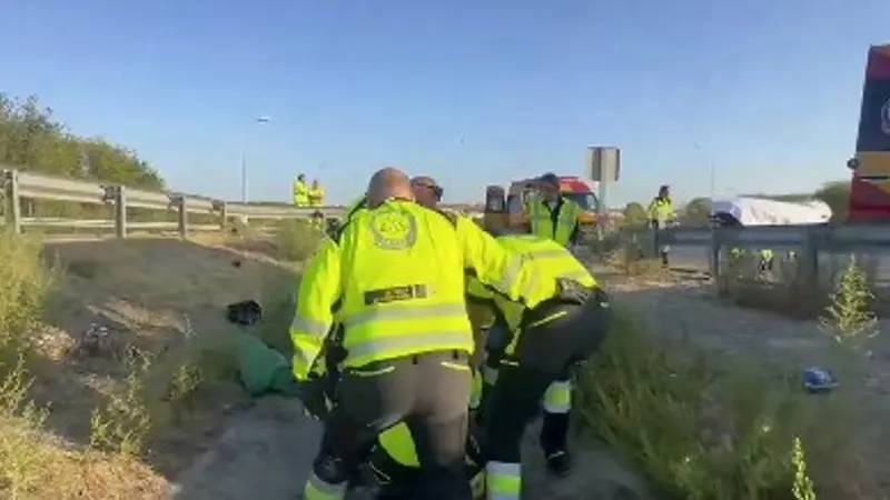 El motorista hallado ocho horas despu&eacute;s, grave tras un accidente en la M-31