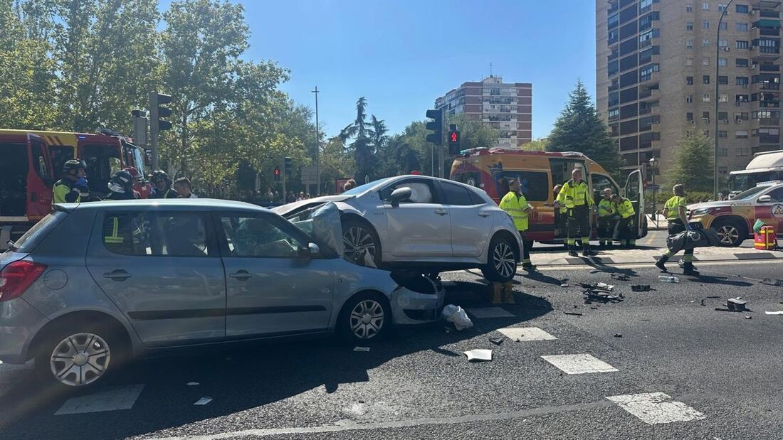Una conductora de 55 años queda grave tras un choque frontal en El Pilar