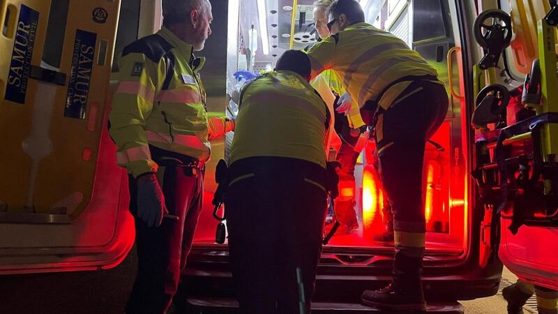 Un hombre de 49 años, hospitalizado en estado crítico tras una agresión con arma blanca en Puente de Vallecas