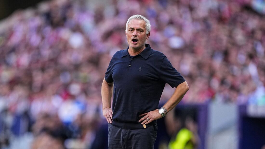 Mourinho estalla contra el arbitraje del derbi: "Son dos rojas claras"