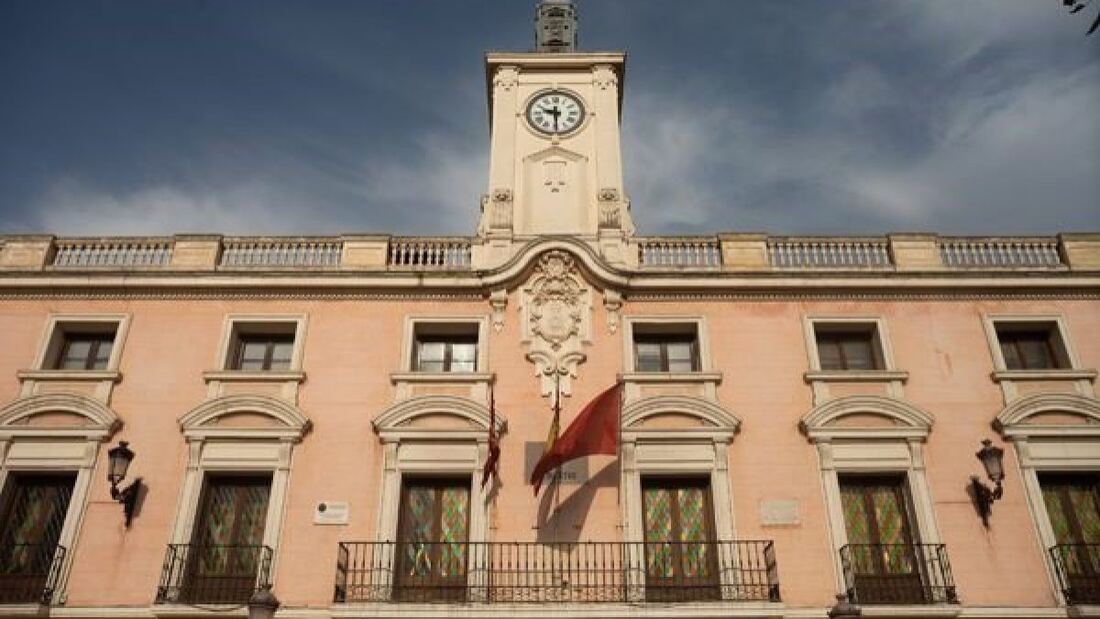 La Junta de Gobierno aprueba convenios por 55.200 euros para atención a personas vulnerables en Alcalá de Henares