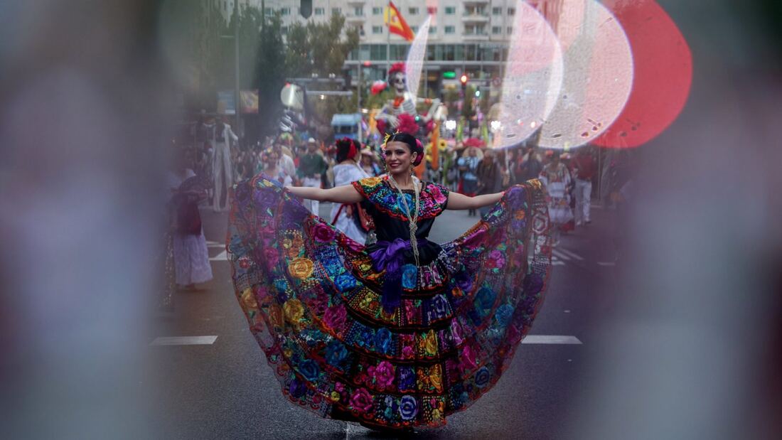 Carrozas, mariachis y salsa: así será el gran desfile de Hispanidad