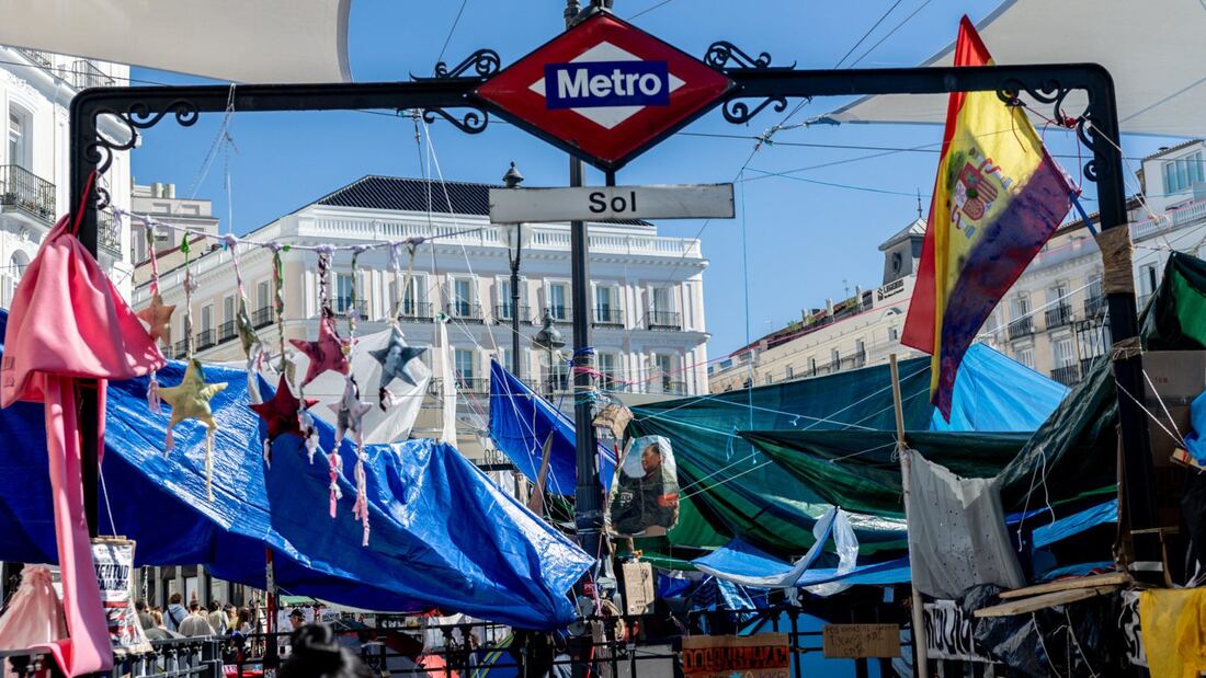Madrid critica que la acampada de Sol impida actos de Hispanidad