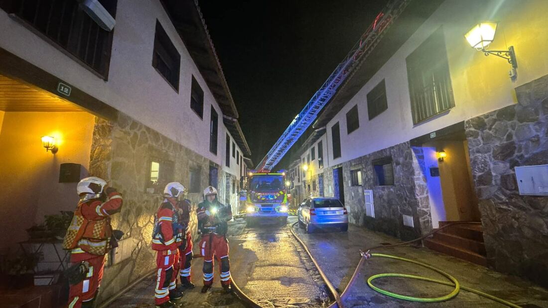 Siete dotaciones de bomberos sofocan un fuego en Cincovillas