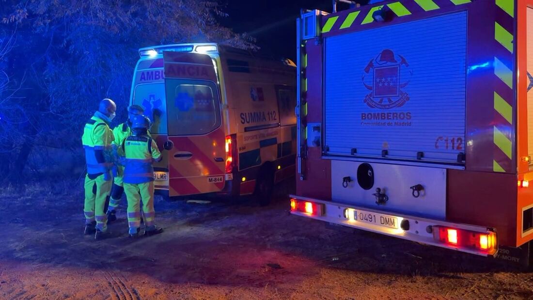 Cuatro heridos, uno grave, al caer un coche por un terraplén