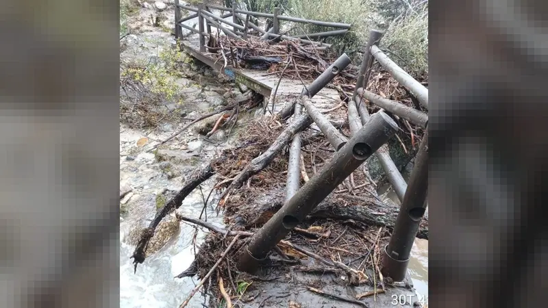La lluvia provoca la crecida del Manzanares y da&ntilde;os en La Pedriza