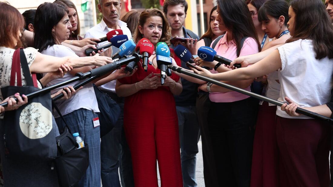 Matute acusa a García de anteponer sus aspiraciones a la gestión sanitaria