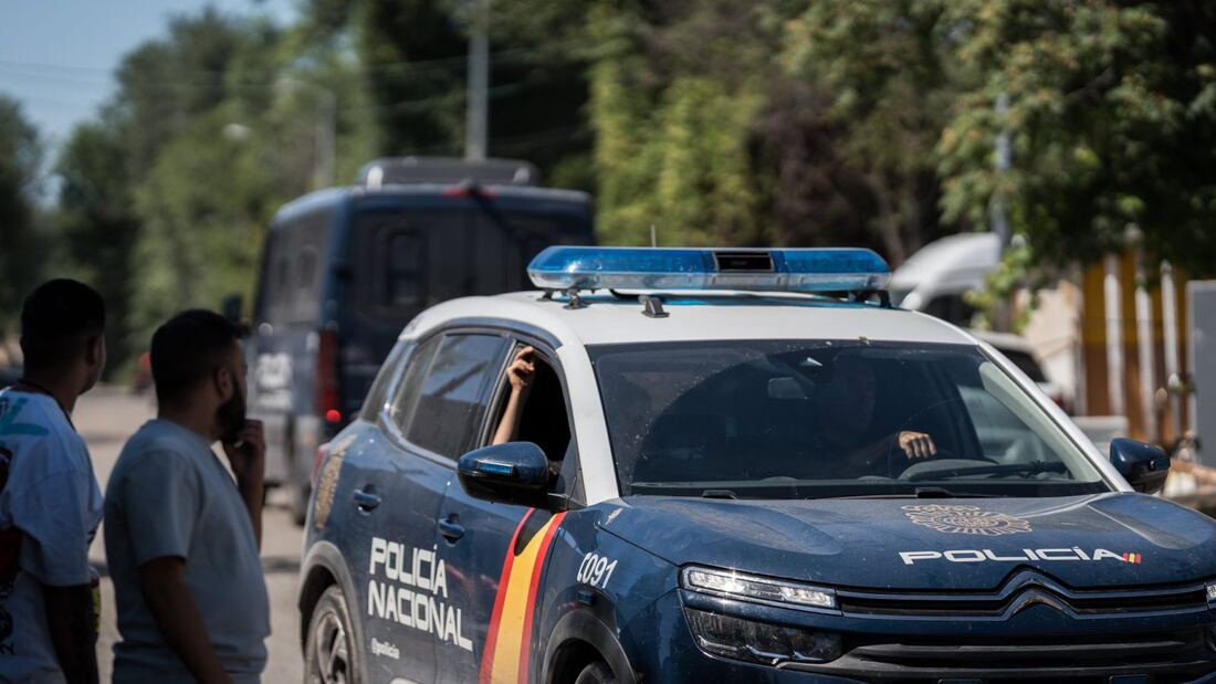 La Policía Nacional desarticula un punto de venta en la Cañada Real Galiana y detiene a 15 personas