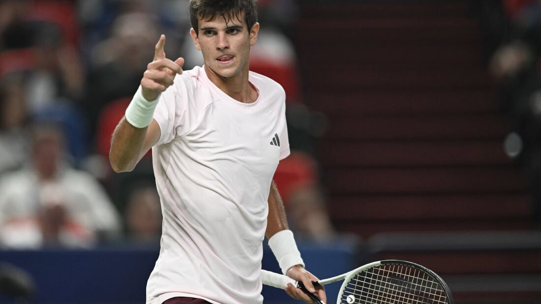Rafa Jódar avanza en Basilea con victoria sobre Alejandro Tabilo