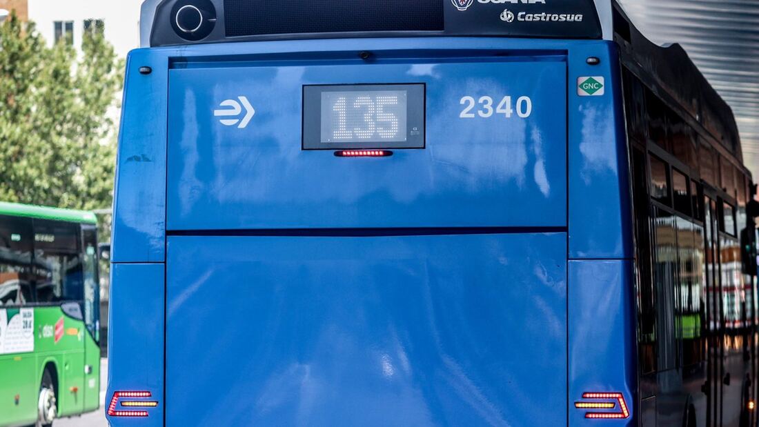 Caen los viajeros de autobús de la EMT en Madrid en agosto