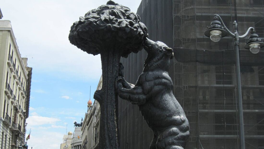 Historia de la estatua del oso y el madroño en Madrid
