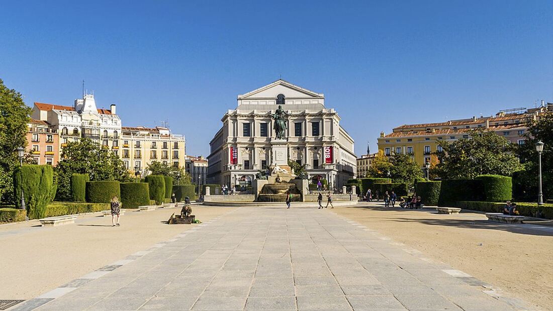 Conocer Madrid: La Plaza de Oriente